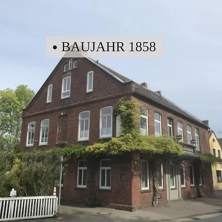 Haus Krabbe: Coastal Couple's Retreat With Pet-friendly Comfort * Wremen