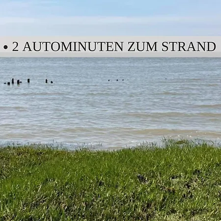 Apartment Haus Krabbe: Coastal Couple's Retreat With Pet-friendly Comfort Wremen